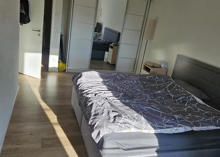 Bright 2-room With Balcony In דירה נירנברג